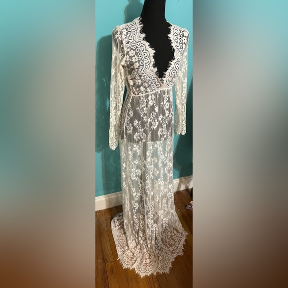 Dresses & Skirts - White Lace Long Sleeve Dress